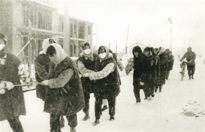 三位供電所長(zhǎng)見(jiàn)證農(nóng)網(wǎng)升級(jí)40年