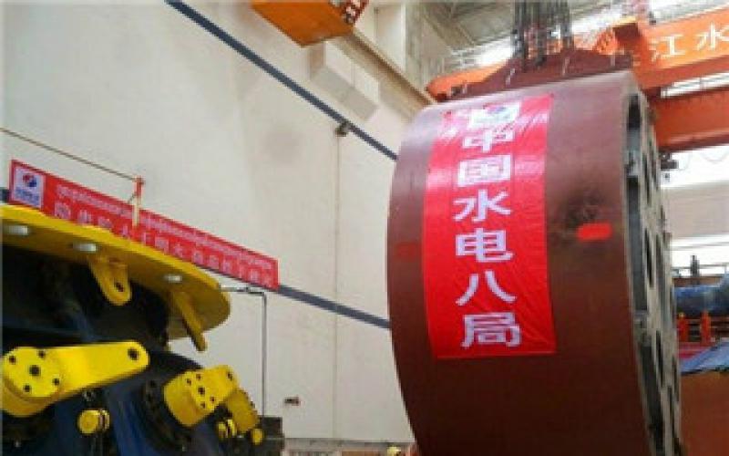 柬埔寨桑河二級(jí)水電站7#機(jī)組定子吊裝完成