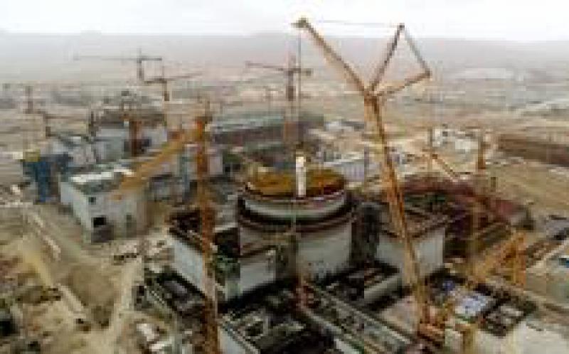 華龍海外卡拉奇3號機(jī)組首臺蒸汽發(fā)生器成功吊裝