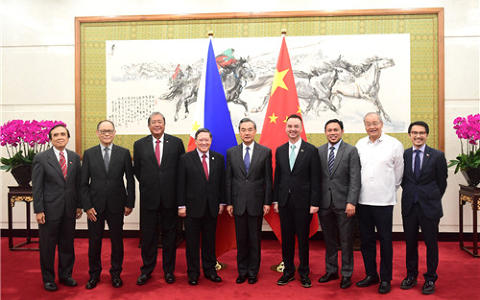 王毅會(huì)見(jiàn)菲律賓政府代表團(tuán)：希望菲方更加積極參與共建“一帶一路”