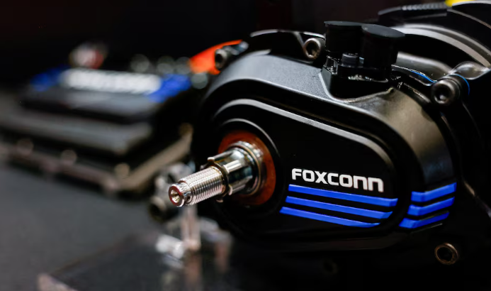 富士康計(jì)劃年投30億美元發(fā)展人工智能，預(yù)計(jì)電動(dòng)汽車(chē)市場(chǎng)將整合