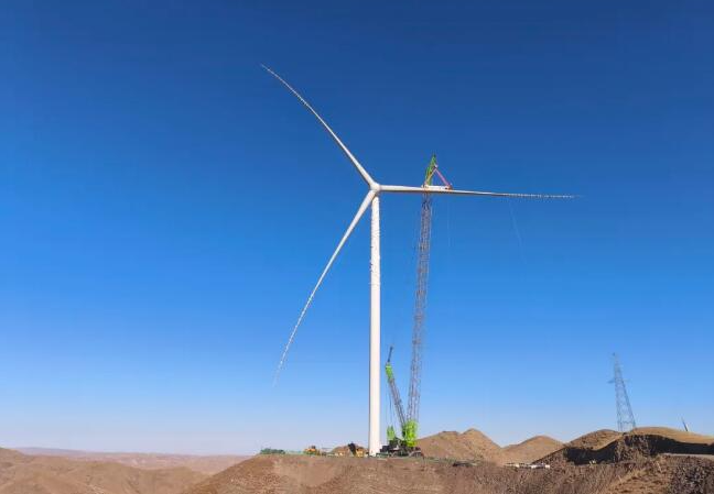 甘肅天祝10萬千瓦風(fēng)電項目完成首臺風(fēng)機吊裝