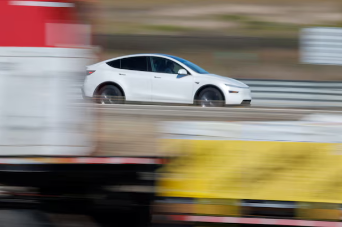 特斯拉股價上漲 馬斯克確認測試無人駕駛出租車