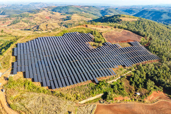 云南文山州兩個光伏項目首批方陣并網發電