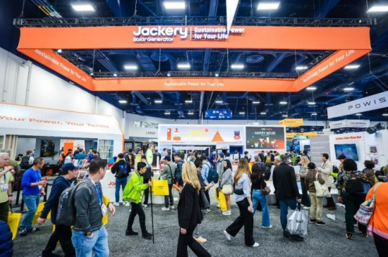 錨定智能綠電賽道！華寶新能光儲火星機器人重構儲能行業(yè)新格局